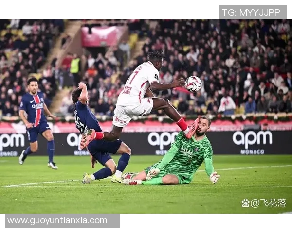 足球明星耍赖事件引发热议网友热议其行为是否影响职业形象