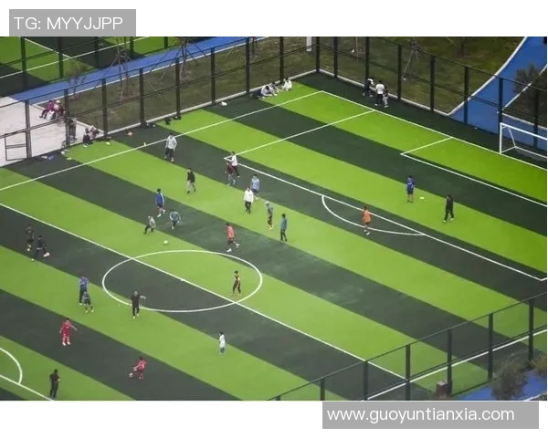 哪个足球明星的儿子也在追逐足球梦想成为新一代的球场小天才