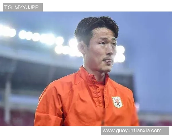 我国知名足球明星因涉嫌违法被警方拘留引发广泛关注与讨论