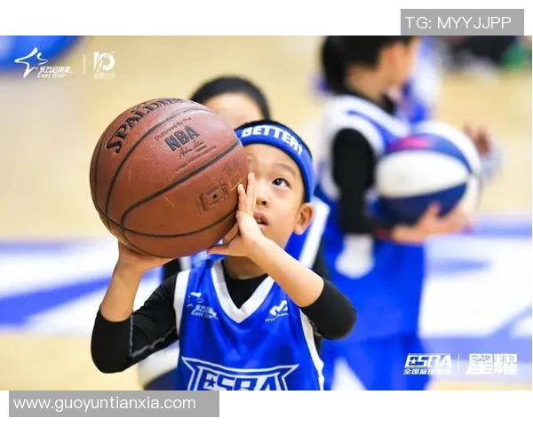 东方启明星篮球服引领潮流运动风尚展现青春活力与团队精神